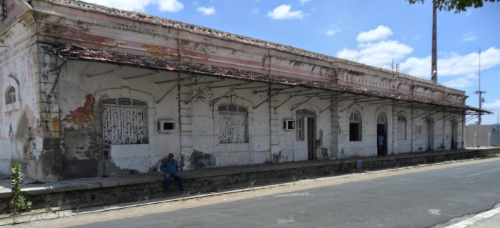 Um sonho prestes a desmoronar…*